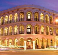 Largs Pier Hotel - Palm Beach Accommodation
