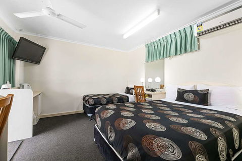 Econo Lodge Park Lane - Palm Beach Accommodation 1