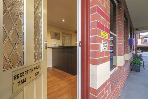 Lake Inn Ballarat - Palm Beach Accommodation 2