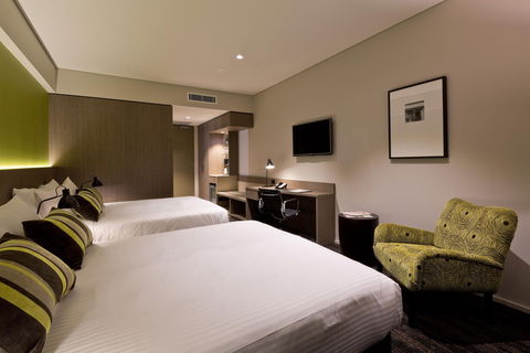 The Glen Hotel & Suites - Palm Beach Accommodation 2