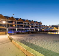 Dolphin Quay Apartment Hotel - Palm Beach Accommodation