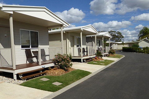Chinchilla Tourist Park - Palm Beach Accommodation 2