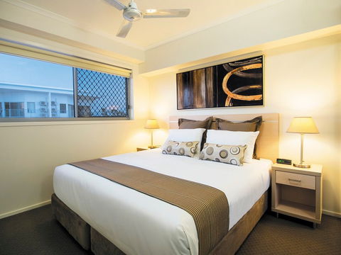 Oaks Moranbah - Palm Beach Accommodation 1