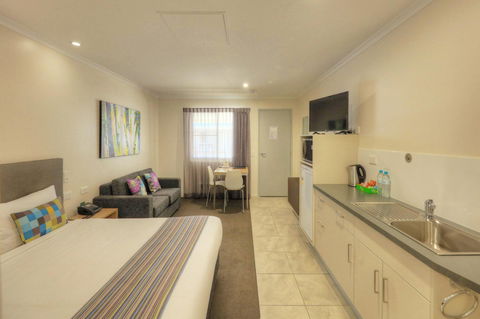 Roma Central Motel - Palm Beach Accommodation 0
