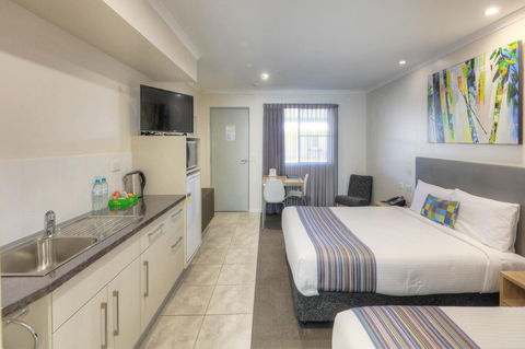 Roma Central Motel - Palm Beach Accommodation 2
