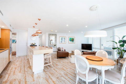 Lanai Riverside Apartments - Palm Beach Accommodation 1
