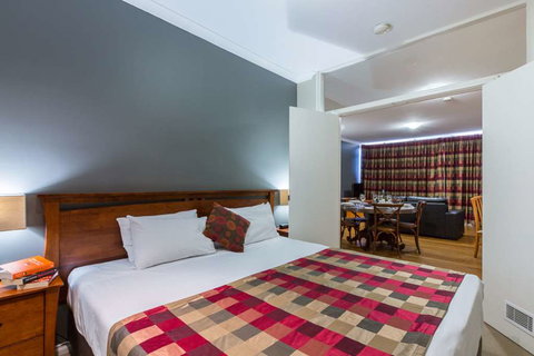 Mont Clare Boutique Apartments - Palm Beach Accommodation 4