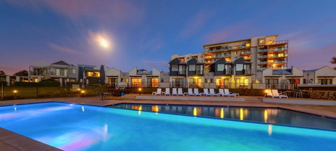Assured Ascot Quays Apartment Hotel - Palm Beach Accommodation 0