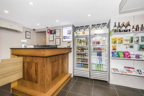 Best Western Airport 85 Motel - Palm Beach Accommodation 2