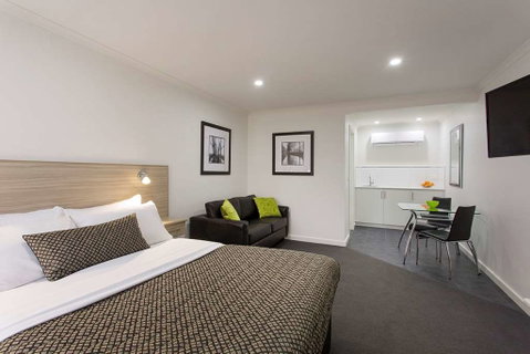 Hamilton Lonsdale Motel - Palm Beach Accommodation 0