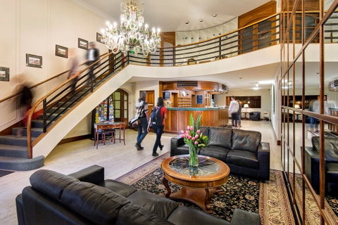 Adelaide Inn - Palm Beach Accommodation 1