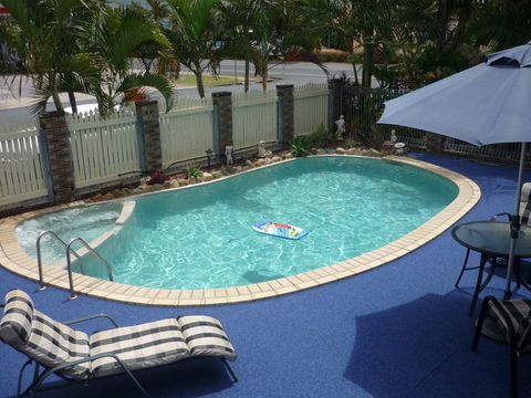 Lantern Motor Inn - Palm Beach Accommodation 2