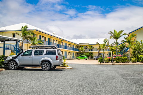Mackay Seabreeze Apartments - Palm Beach Accommodation 0