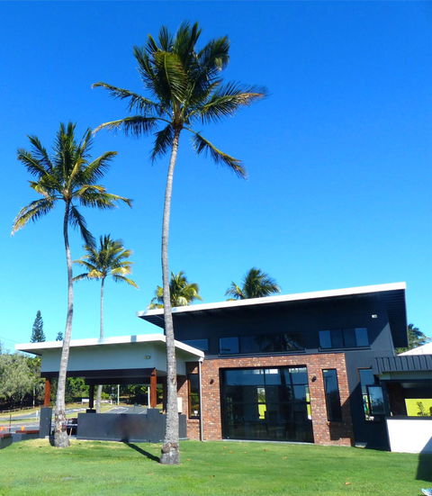 Mackay Seabreeze Apartments - Palm Beach Accommodation 2