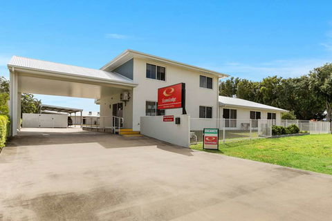 Econo Lodge Beachside - Palm Beach Accommodation 2