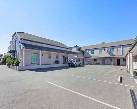 Quality Inn & Suites Menzies - Palm Beach Accommodation 2