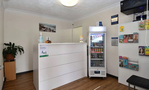 Kennedy Drive Motel - Palm Beach Accommodation 3