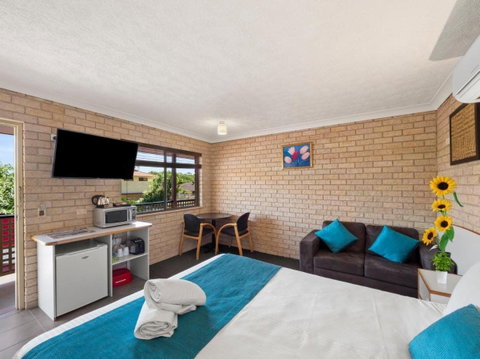 Kennedy Drive Motel - Palm Beach Accommodation 4