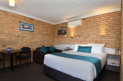 Kennedy Drive Motel - Palm Beach Accommodation 5