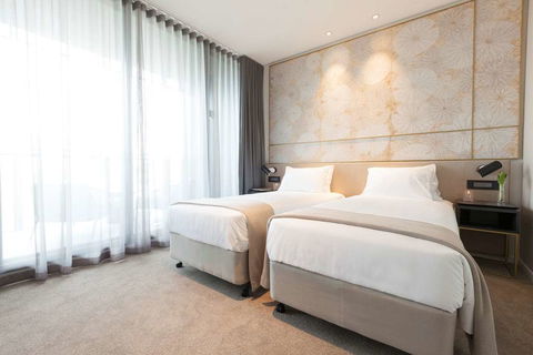 Skye Suites Green Square - Palm Beach Accommodation 6