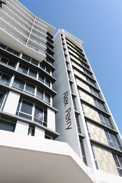Alex Perry Hotel and Apartments - Palm Beach Accommodation 1