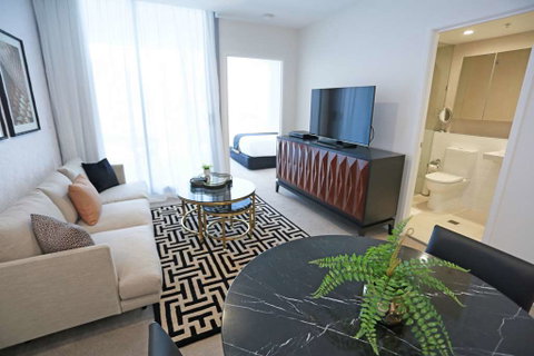 Alex Perry Hotel and Apartments - Palm Beach Accommodation 3