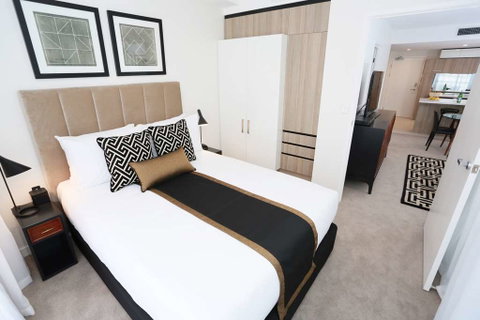 Alex Perry Hotel and Apartments - Palm Beach Accommodation 5