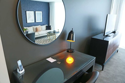 Alex Perry Hotel and Apartments - Palm Beach Accommodation 8