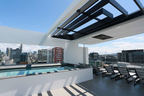 Alex Perry Hotel and Apartments - Palm Beach Accommodation 17