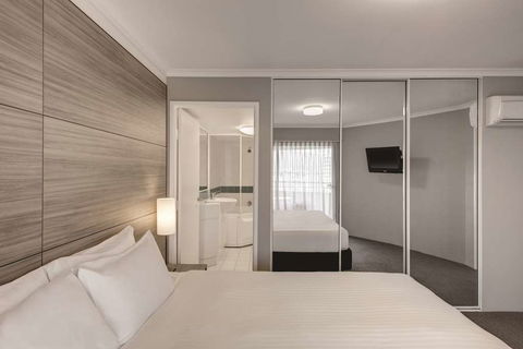 Adina Serviced Apartments James Court - Palm Beach Accommodation 10