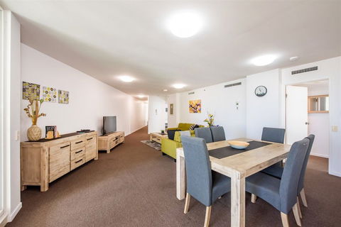 Lanai Riverside Apartments - Palm Beach Accommodation 4