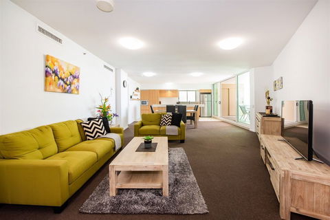Lanai Riverside Apartments - Palm Beach Accommodation 5