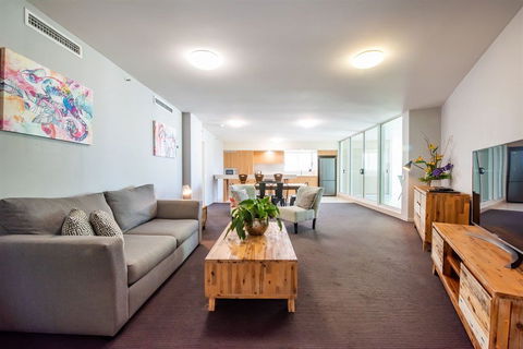 Lanai Riverside Apartments - Palm Beach Accommodation 8