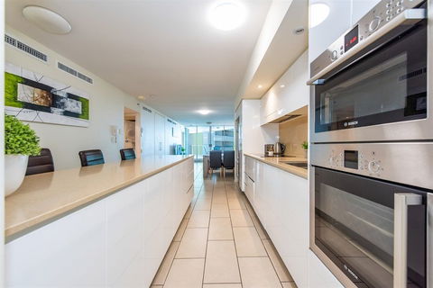 Lanai Riverside Apartments - Palm Beach Accommodation 10