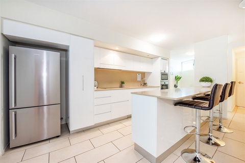 Lanai Riverside Apartments - Palm Beach Accommodation 12