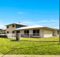 Econo Lodge Beachside - Palm Beach Accommodation