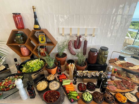 Hilton Cairns - Palm Beach Accommodation 17