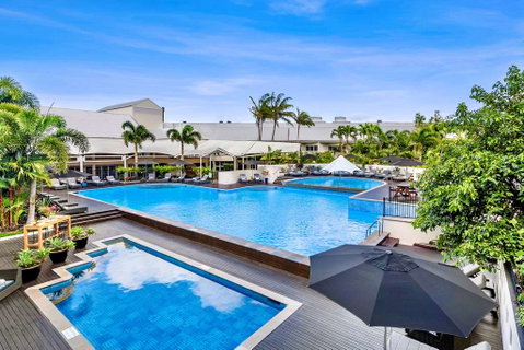 Shangri-La Hotel, The Marina - Palm Beach Accommodation 7