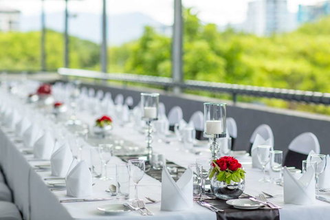 Shangri-La Hotel, The Marina - Palm Beach Accommodation 8