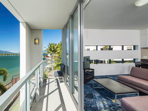 Sebel Cairns Harbour Lights - Palm Beach Accommodation 7