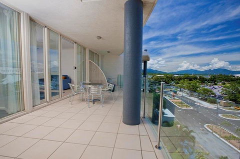 Park Regis City Quays - Palm Beach Accommodation 3