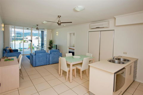 Park Regis City Quays - Palm Beach Accommodation 4