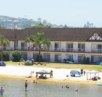 The Clan Lakeside Lodge - Palm Beach Accommodation