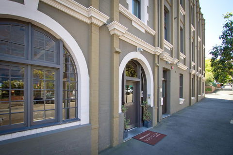 The Vulcan Hotel - Palm Beach Accommodation 1