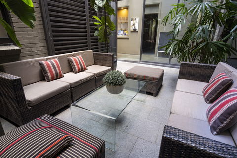 The Vulcan Hotel - Palm Beach Accommodation 2