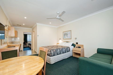 Colonial Terrace Motor Inn - Palm Beach Accommodation 1