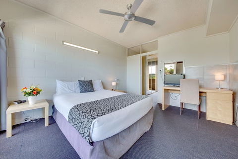 Camelot Motel - Palm Beach Accommodation 0