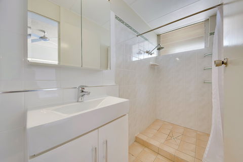 Camelot Motel - Palm Beach Accommodation 1