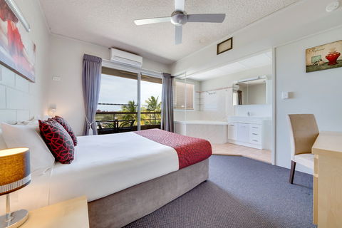Camelot Motel - Palm Beach Accommodation 2