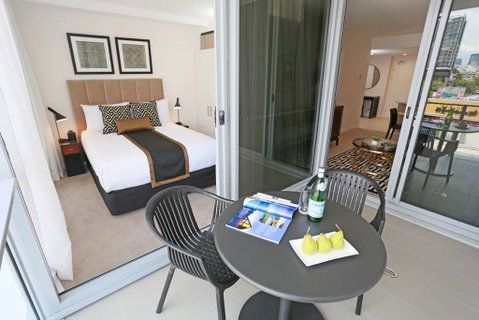 Alex Perry Hotel and Apartments - Palm Beach Accommodation 2